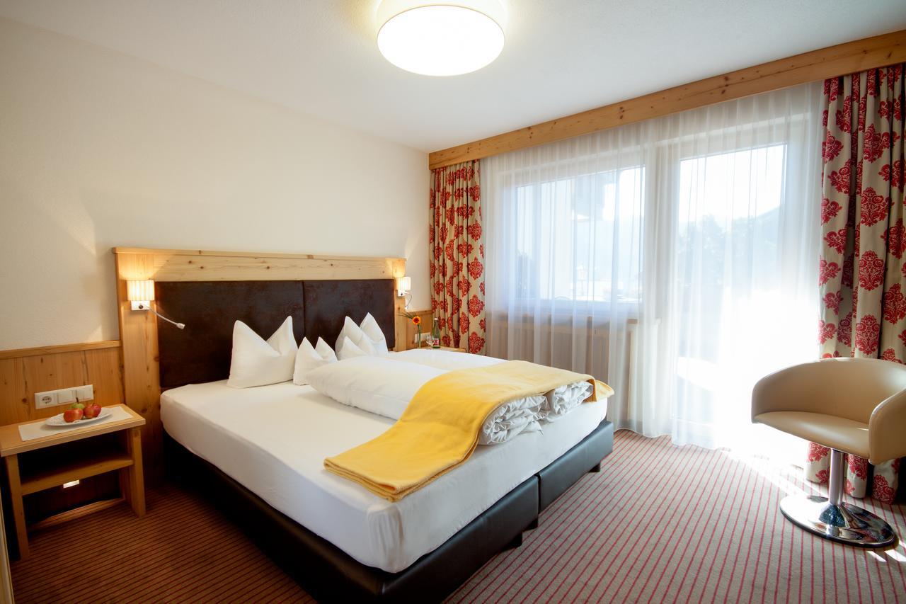 Hotel Bergblick 4 Sterne Superior Fiss Ngoại thất bức ảnh